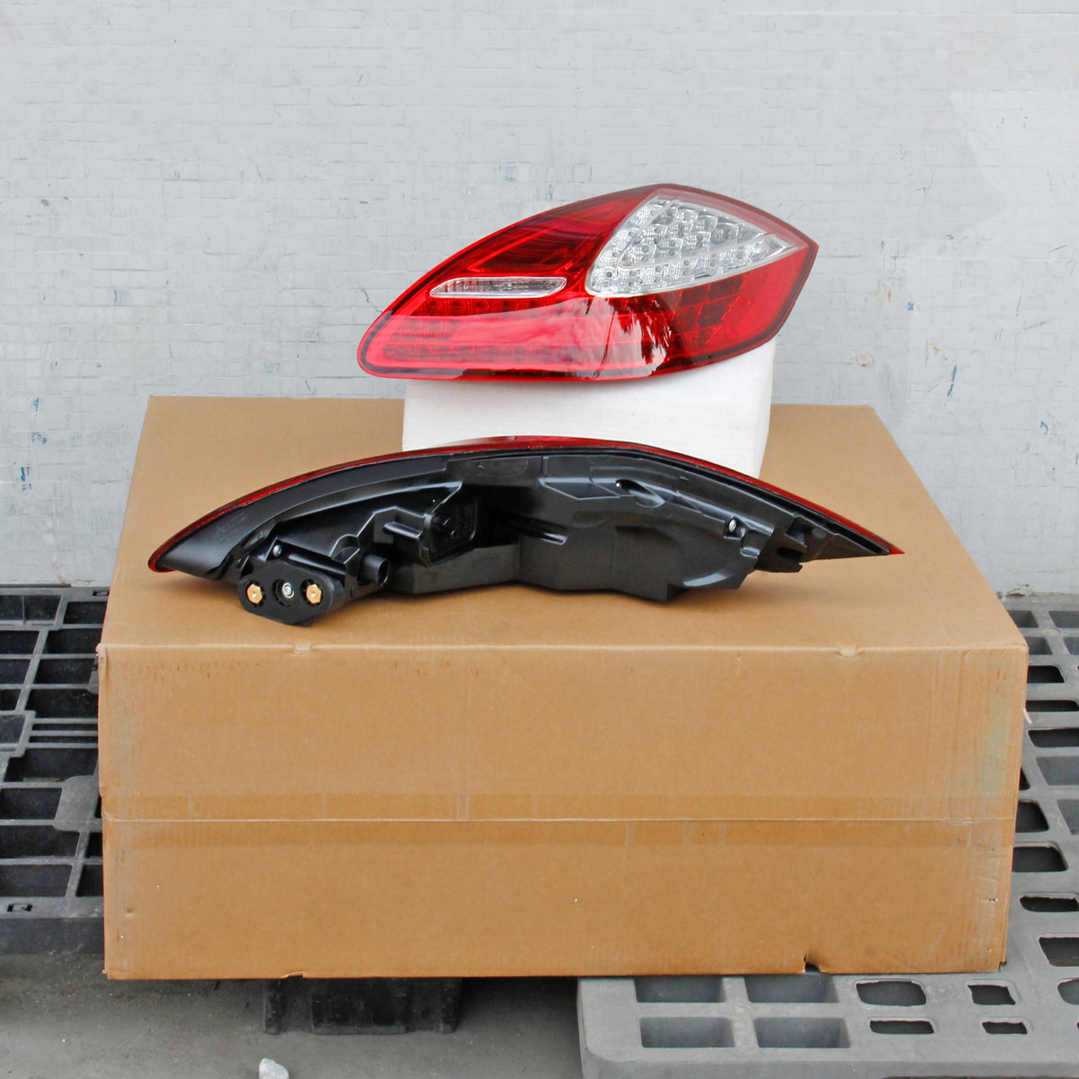 Porsche Panamera 2010–2013 970.1 taillights OE 97063141204 / 97063141103 – product image 7